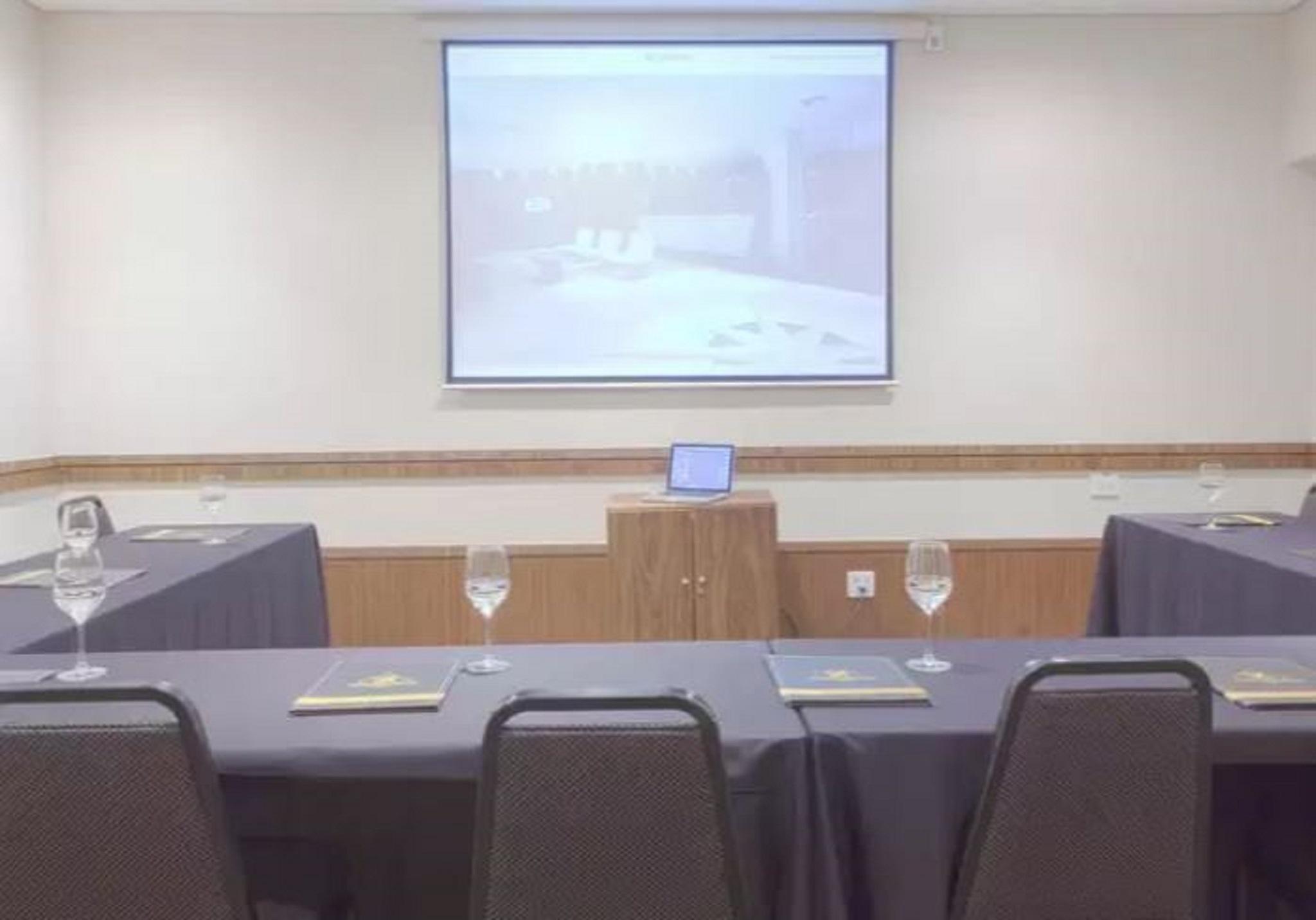 Royal Boutique Savassi Hotel Belo Horizonte Exterior photo A projection screen in a meeting room