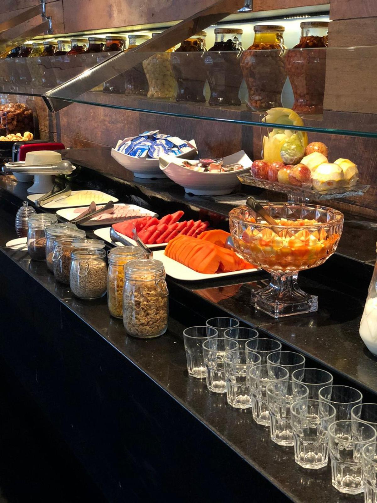 Royal Boutique Savassi Hotel Belo Horizonte Exterior photo A breakfast buffet at a hotel