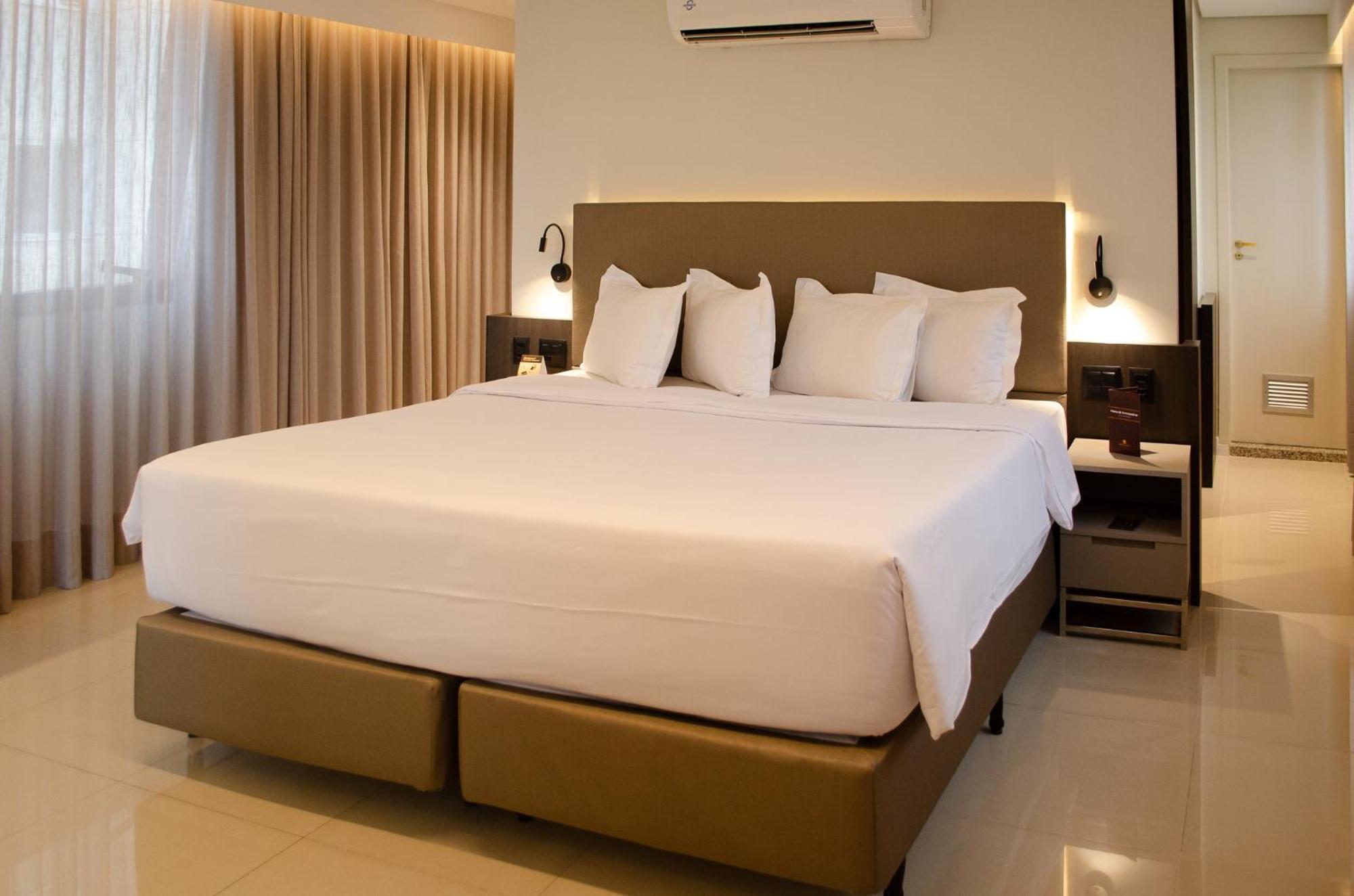Royal Boutique Savassi Hotel Belo Horizonte Exterior photo A king bed