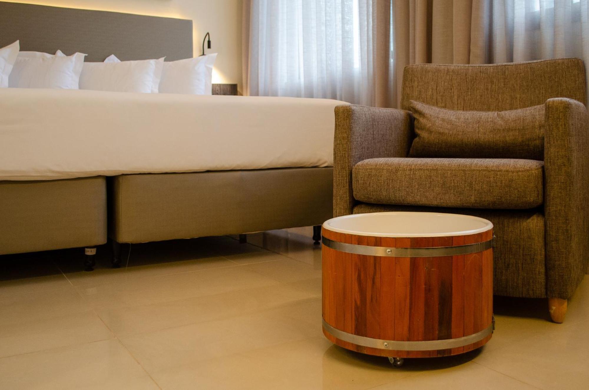 Royal Boutique Savassi Hotel Belo Horizonte Exterior photo A barrel table